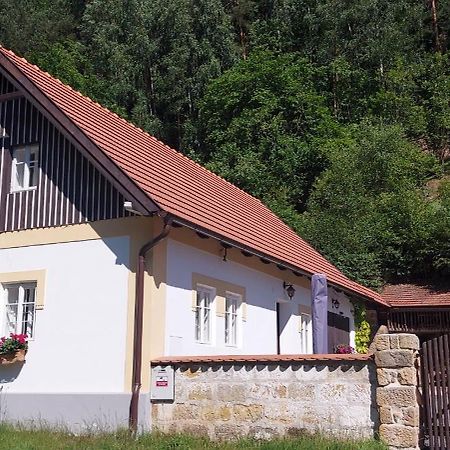 Hlucov Lesni Chalupa Kokorin Exterior photo
