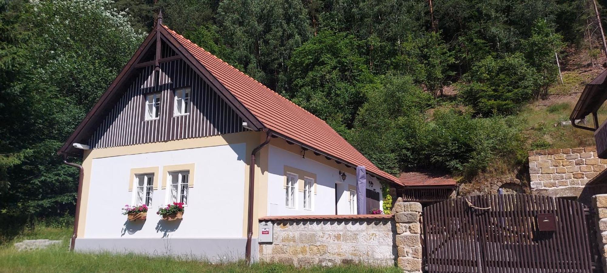 Hlucov Lesni Chalupa Kokorin Exterior photo